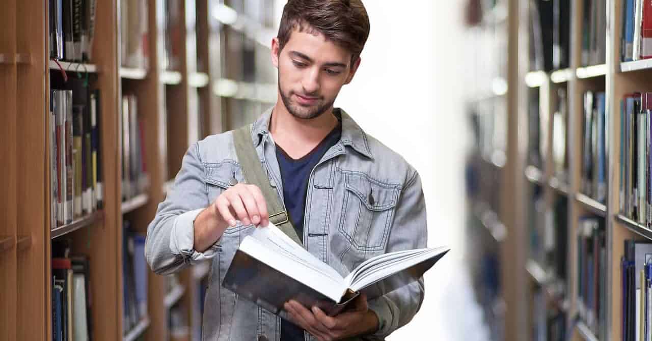 Top 10 Books Every College Student Should Read